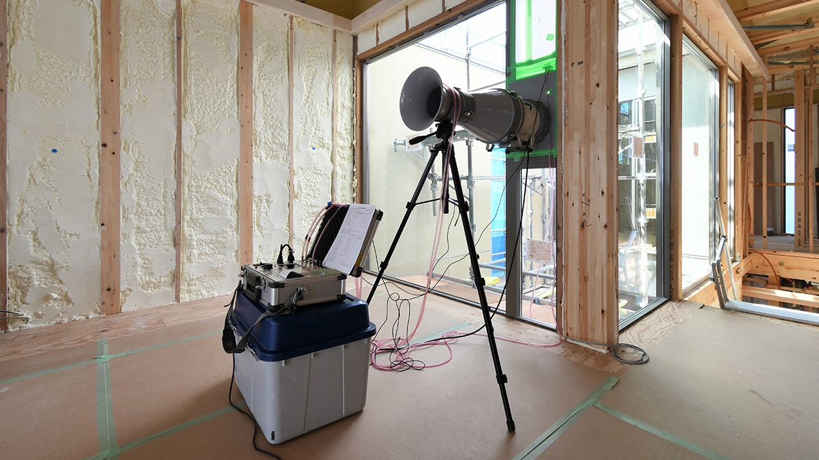 建物の隙間面積を報告します。